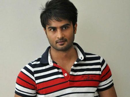 మహేష్ బావ తెలివైనోడే...పట్టేస్తున్నాడు