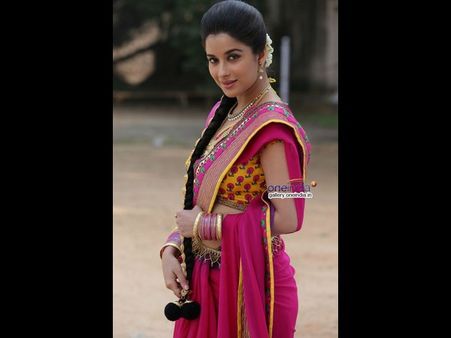 ముదురు భామలు వరసపెట్టారు (ఫొటో ఫీచర్)