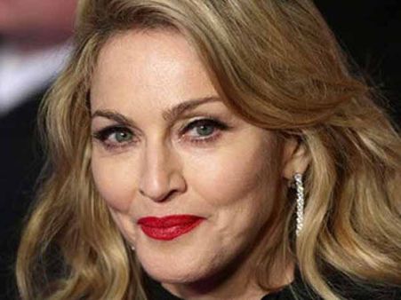 26 ఏళ్ల కుర్రాడితో ముదురు భామ ప్రేమాయణం