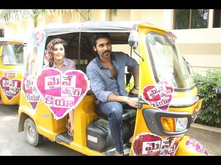 హీరో, హీరోయిన్లు ఆటో రిక్షా ప్రచారం (ఫోటోలు)