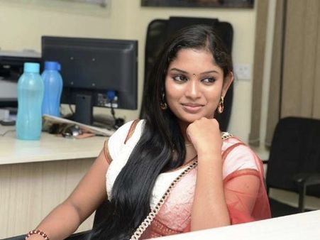 హీరోయిన్ చెంప పగలకొట్టాడు...గొడవ