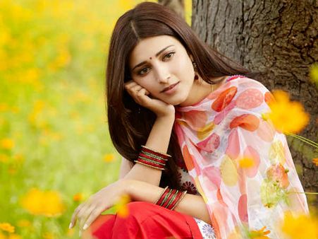 సెక్సీగా ఉందనేనా? ఇదీ శృతి హాసన్‌ పొజిషన్ (ఫోటో ఫీచర్)