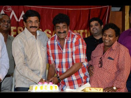 సినిమాలోకం: కేసీఆర్, చంద్రబాబు ఒకేదారి (ఫోటో ఫీచర్)