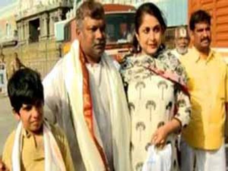 శ్రీవారి సేవలో భర్త,కుమారుడుతో రమ్యకృష్ణ(ఫొటో)