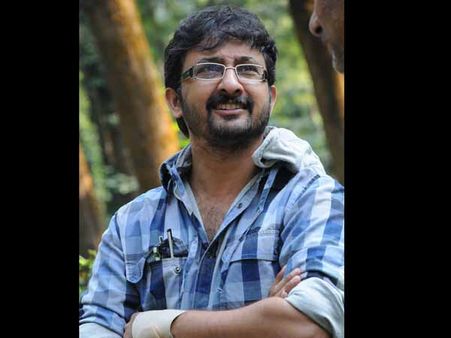 వర్షంతో దర్శకుడు తేజ ‘హోరా హోరీ’