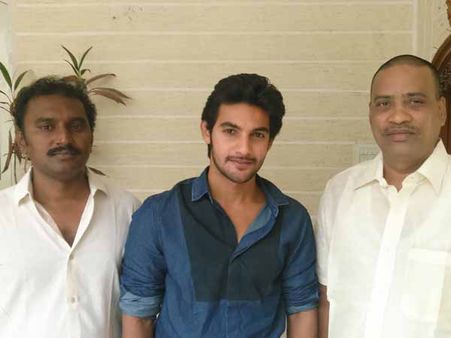 రిస్క్ ఎందుకనుకున్నాడేమో...వేరే వారి కథతో