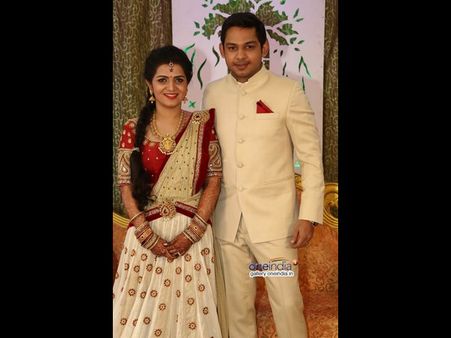 సందడిగా సాగిన హాట్ యాంకర్ పెళ్లి వేడుక (ఫోటోలు)