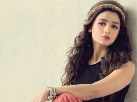 అదృష్టంవతురాలు...యాక్సిడెంట్ లో ఏం కాలేదు