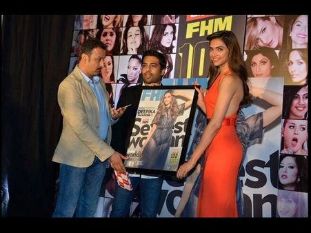 వరల్డ్ సెక్సీయెస్ట్ ఉమెన్ ఆమెనే అని తేల్చారు (ఫోటోలు)