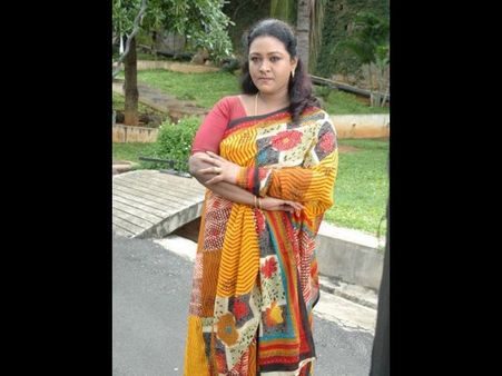 కారణం అదేనా......? తన ఫ్యామిలీపై షకీలా రివేంజ్?