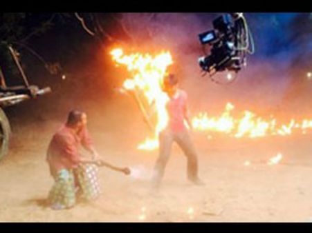 ఫైర్ యాక్సిడెంట్: షూటింగులో గాయపడ్డ మంచు మనోజ్