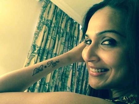 రజనీ పేరుని టట్టుగా వేయించుకుంది(ఫొటో)