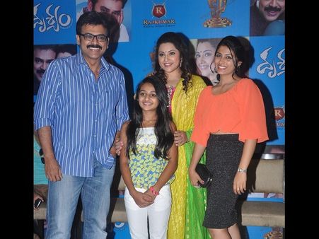 ‘దృశ్యం’ ప్రీమియర్ షో: సెలబ్రిటీల పొగడ్తలు (ఫోటోస్)