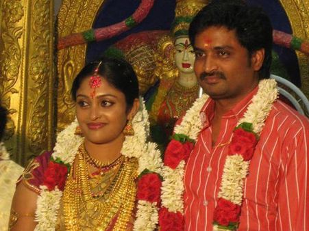 ప్రేమించి పెళ్లి చేసుకున్న టీవీ జంట... (ఫోటోలు)