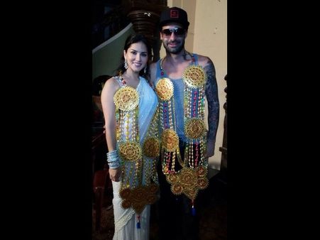 సన్నిలియోన్ కి మోహన్ బాబు సన్మానం