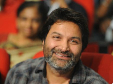 గ్రేట్ హ్యూమన్ అంటూ... పవన్‌కు అంకితమిచ్చిన త్రివిక్రమ్