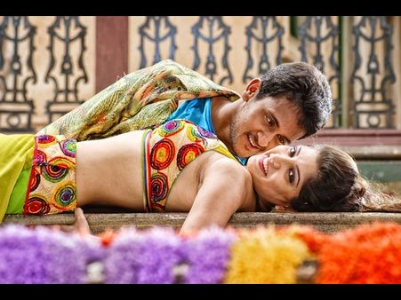 శృంగార రసం బాగా దట్టించారు, యూత్ ఫుల్లుగా..(ఫోటోస్)