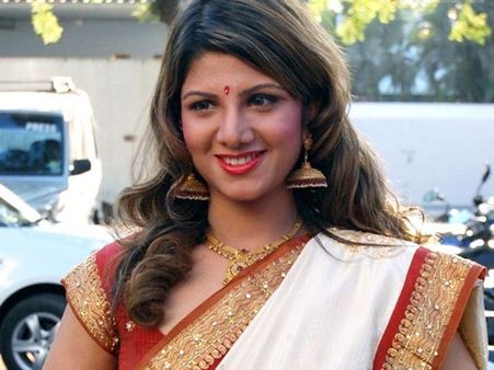 రంభపై కేసు వెనక బంగారు నగల వ్యవహారం!