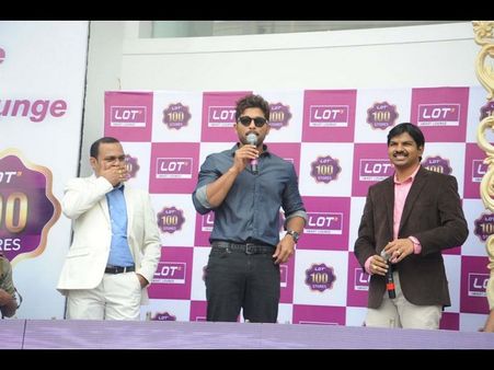 లాట్ 100: అల్లు అర్జున్ సందడి (ఫోటోస్)