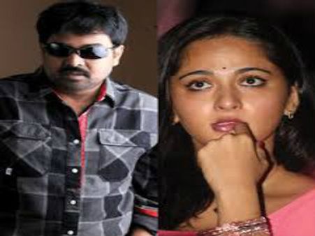 అనుష్కతో ఆ దర్శకుడి ప్రేమాయణం, బలమైన సాక్ష్యాలు?