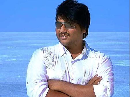 'గబ్బర్ సింగ్ 2' రైటర్: దర్శకుడుగా ప్రమోషన్