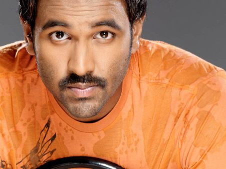 పాత్ బ్రేకింగ్: మంచు విష్ణు, వేలంపాట అదుర్స్