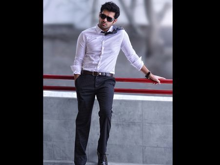 ఫ్లాఫు హీరోపై 18 కోట్లు ...రిస్క్ ఏమో?