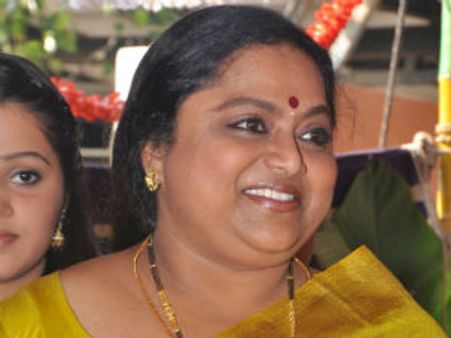 మహేష్ బాబు స్క్రీన్ అత్త...కోర్టు వివాదాలు