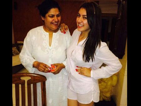 హీరోయిన్ హన్సిక బర్త్ డే సెలబ్రేషన్స్ (ఫోటోస్)