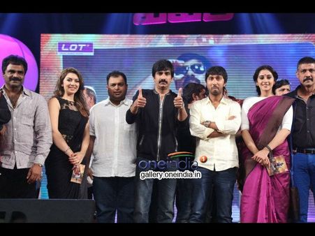 'అమ్మా నాన్న రవితేజ' అంటున్నాడు (ఫొటోలు)