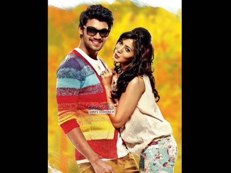 అల్లుడు శ్రీను కోసం టఫ్ కాంపిటీషన్