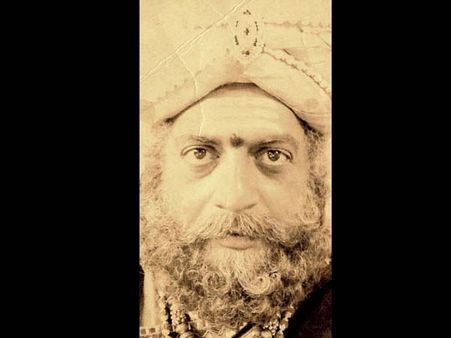 ఫస్ట్ లుక్ : 'రుద్రమదేవి' లో ప్రకాష్ రాజ్ (ఫొటో)