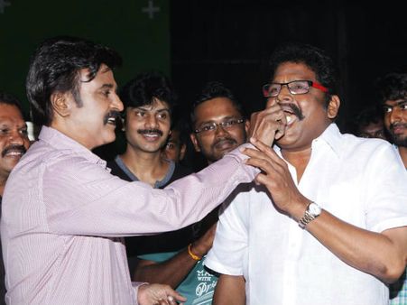 రజనీకాంత్ కోసం స్పెషల్ కేక్: విశేషం ఏమంటే?