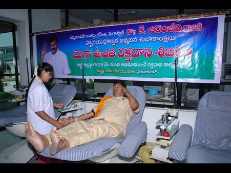 నేపాల్‌లో చిరంజీవి, ఇక్కడ దుమ్మురేపిన ఫ్యాన్స్ (ఫోటోస్)