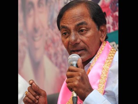 అలా చేస్తే చర్యలే: సినిమాలు, సీరియళ్లపై కేసీఆర్ వ్యాఖ్య