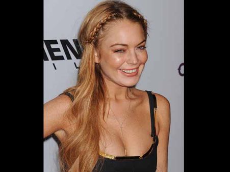 మత్తు వదలడానికి చికిత్స తీసుకుంటున్న హీరోయిన్