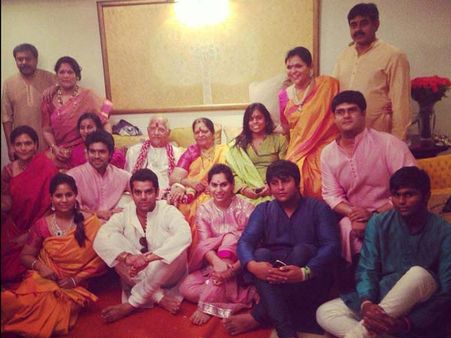 అత్తారింట్లో రామ్ చరణ్..... (రేర్ ఫోటో)