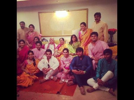 అత్తారింట్లో రామ్ చరణ్..... (రేర్ ఫోటో)