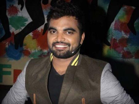 హీరోలను టార్గెట్ చేస్తున్నాడు(వీడియో)