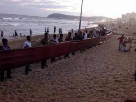 ప్రపంచంలోనే అతిపెద్ద పోలీస్ బెల్ట్...‘ఆగడు’ బెల్ట్ (ఫోటోస్)