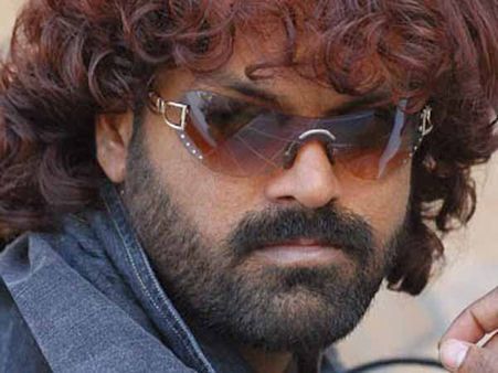 భార్యను బూతులు తిడుతూ హీరో వీరంగం, అరెస్ట్!