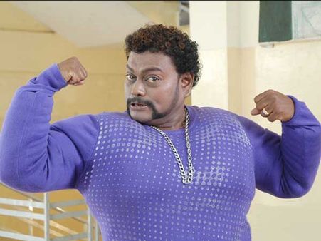 మోసం చేస్తున్నాడంటూ...కమిడియన్ సోదరునిపై ఫిర్యాదు