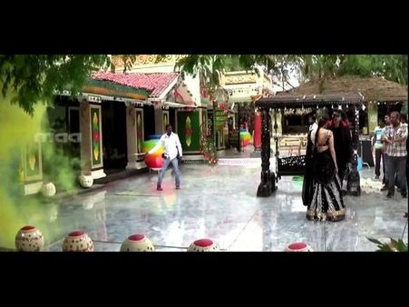 హాట్ టాపిక్ : మాస్క్ వేసుకున్న రామ్ చరణ్ (ఫొటో)