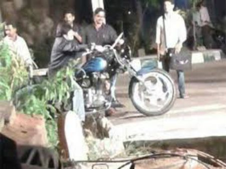 పవన్ కళ్యాణ్ సేవ్ చేసాడు..అంతా చూసారు(లీకెడ్ ఫొటో)