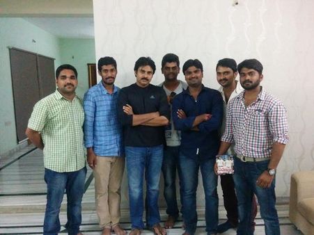 పవన్ కళ్యాణ్ ని కలిసి బ్లెస్సింగ్స్ (ఫొటో)