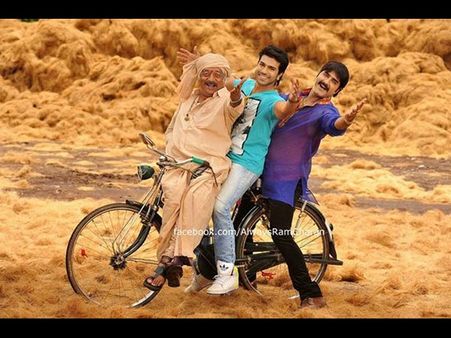 గోవిందుడు షో: మెగా ఫ్యాన్స్ ఆందోళన, పోలీసుల ఎంట్రీ