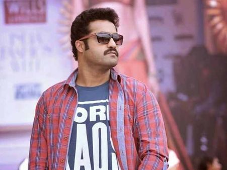 అభిమానులతో కలిసి జూ ఎన్టీఆర్ ఫోటో షూట్!