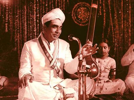 రిలీజైన 35 ఏళ్లకు తమిళంలోకి డబ్బింగ్