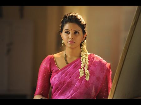 అంజలి ని తీసుకున్నారట కానీ...