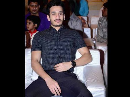 అక్కినేని అఖిల్ తొలి సినిమాకు డేట్ ఫిక్సయింది!